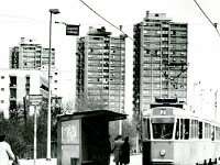 Tramvaj linije 2 u ulici Proleterskih brigada oko 1980. godine.jpg